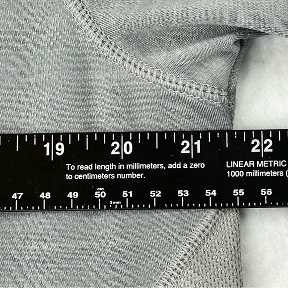 Reebok Shirt‎ Mens Medium Light Grey Short Sleeve Athletic Tee - Picture 4 of 10